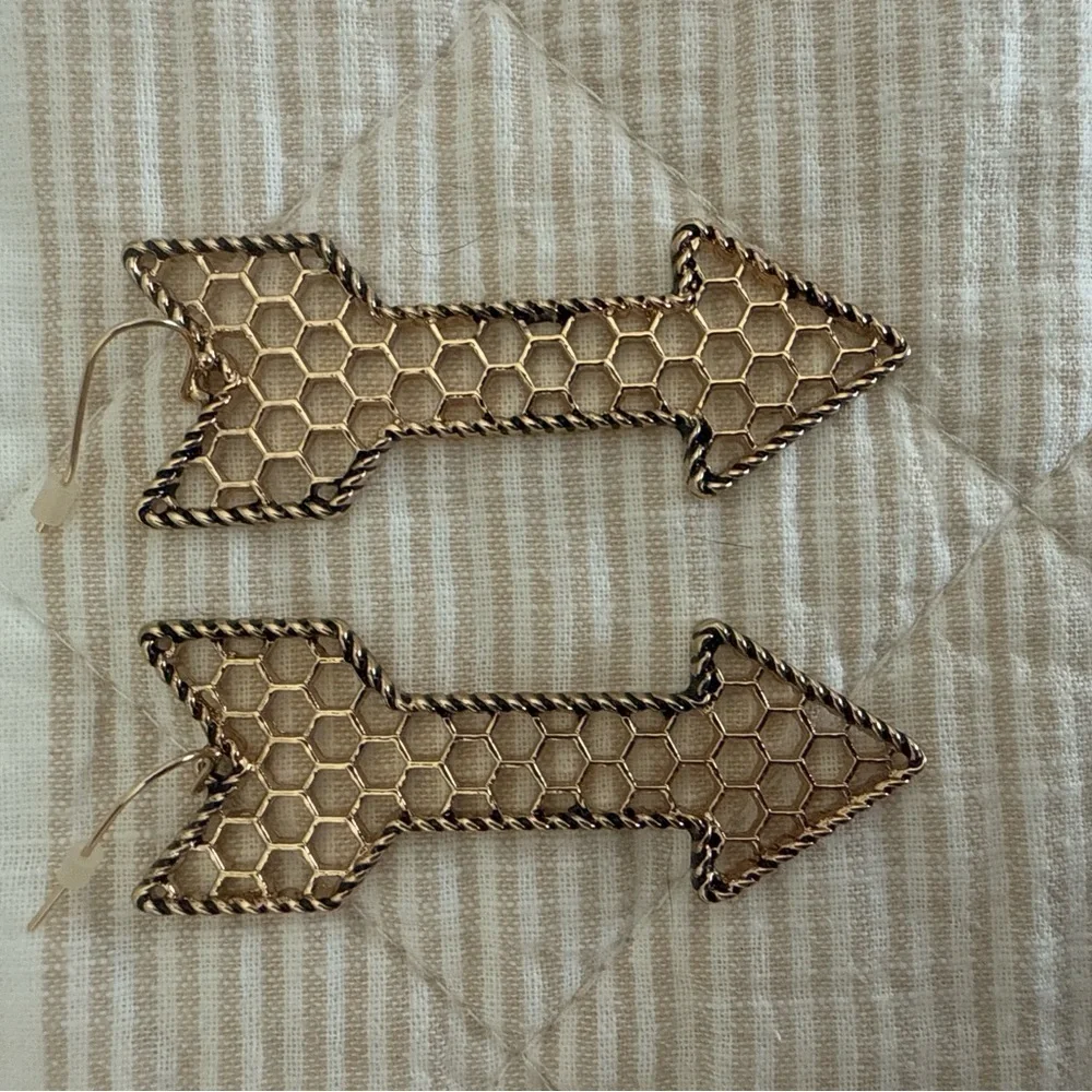 Vintage Gold Honeycomb Arrow Earrings